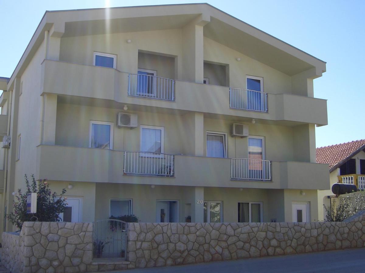 Apartments Ana Vir Luaran gambar